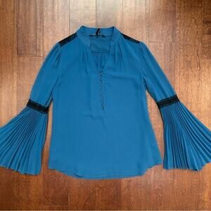 White House Black Market Whimsigoth Top Pleated Bell Sleeves & Black Lace Size00